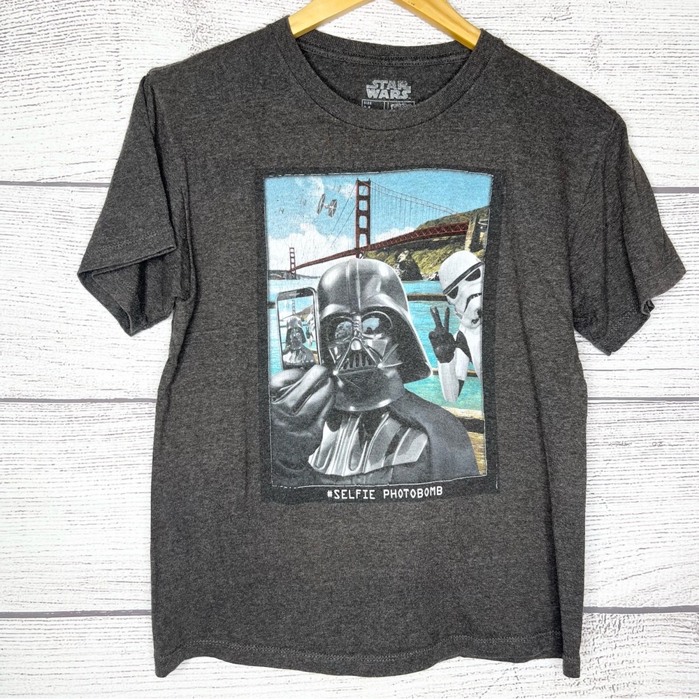 Star Wars Darth Vader Selfie Photobomb T-Shirt Boys Youth Size Medium Gray